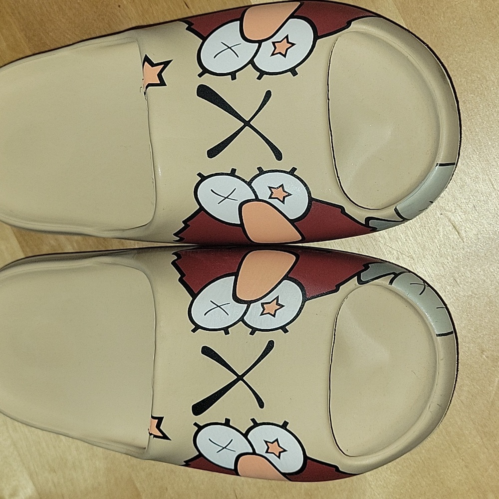 Boys Yeezy Elmo slides